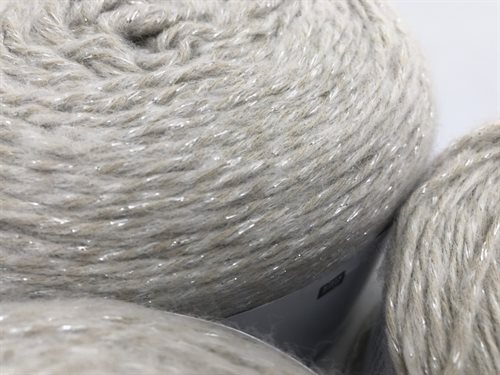 Creative Fluffily by Permin - blødt og lækkert i gråbeige med glimmer